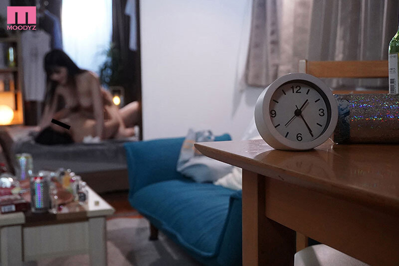 新歓コンパNTR ※胸糞注意 上京したばかりの遠距離恋愛彼女がテニサーの【歓迎コンパ】で1年生を喰いまくってるヤリチン男子に1晩中ハメられイカされていた話 純白彩永 画像10