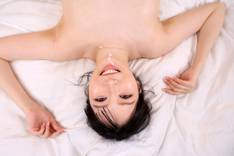 【VR】【8K】同窓会で再会した元カノと離れた数年を確かめ合う……情熱的にカラダを重ねるワンナイトSEX りお 画像13