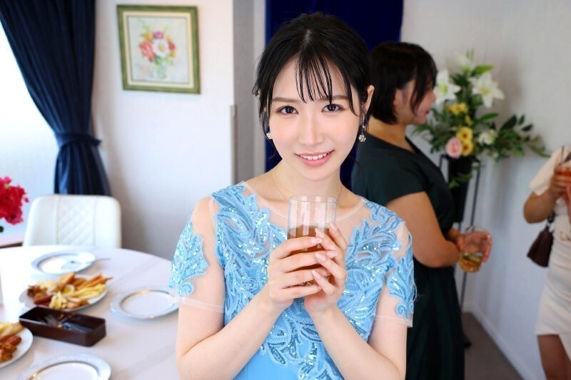 【VR】【8K】同窓会で再会した元カノと離れた数年を確かめ合う……情熱的にカラダを重ねるワンナイトSEX りお 画像3