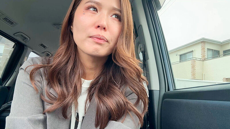 付き合って同棲していたけど別れて、ある日「荷物を受け取りたい」と3年ぶりに再会した元カノ通野未帆と久しぶりにキスをしたらもう一度だけSEXしたいと誘われ燃え上がるようなワンナイトラブをした。 画像10