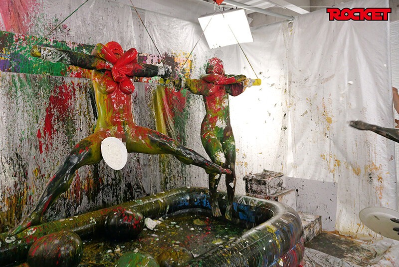 ROCKET18周年記念作品 どろんこプールにドボン！ウェット＆メッシー（WAM）人間クレーンゲーム ～ボディペイントで巨大クレーンゲームのアームになって景品ゲットだぜ！～ 画像16