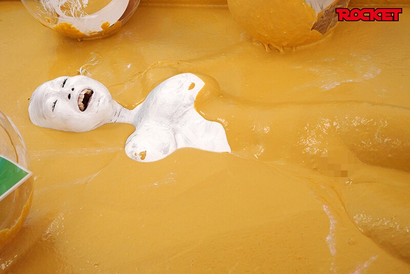 ROCKET18周年記念作品 どろんこプールにドボン！ウェット＆メッシー（WAM）人間クレーンゲーム ～ボディペイントで巨大クレーンゲームのアームになって景品ゲットだぜ！～ 画像4