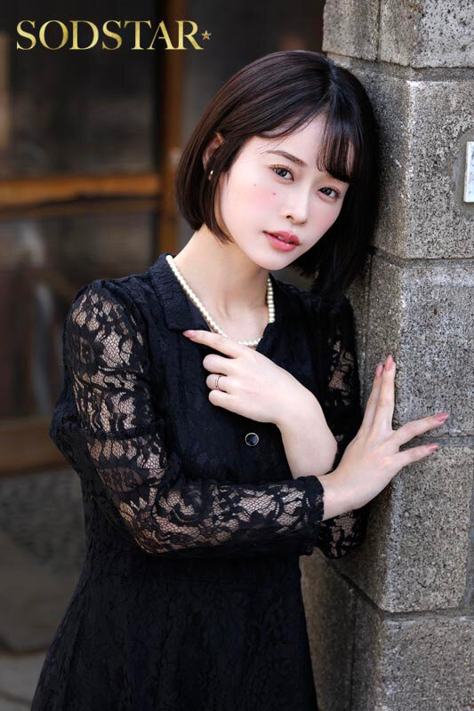 亡くなった旦那一筋で絶対に口説けないと噂の未亡人が配達員にオナニーを見られて、強迫SEX三昧 MINAMO 画像2